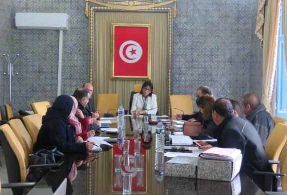 اجتماع اللجنة الجهوية لمتابعة العقارات الدولية الفلاحية بولاية منوبة.